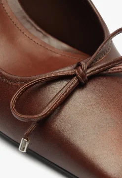 Arissa Block Leather Pump