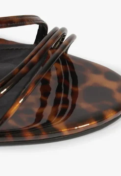 Inez Sandal
