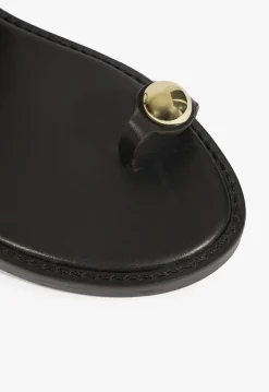 Romy Sandal